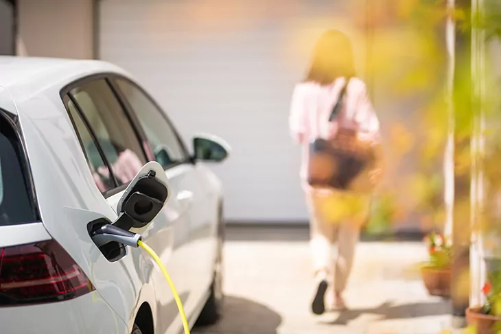 Photovoltaikanlage zum Solarstrom tanken für das E-Auto